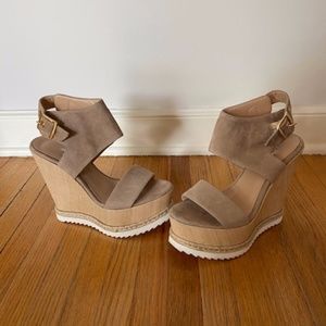Tan suede wedges NWT size 35